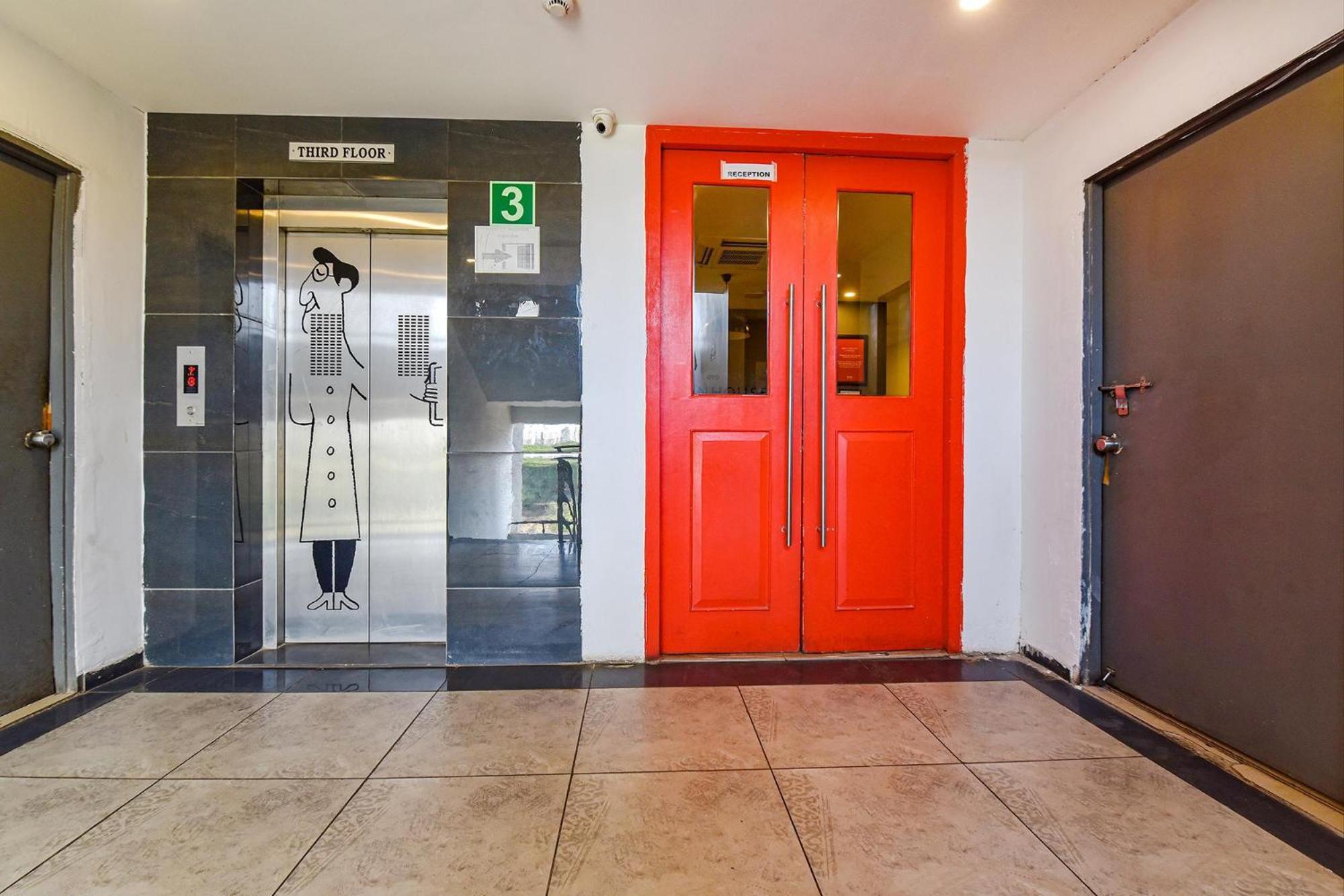 Fabhotel Ny Townhouse Ahmedabad Exterior foto