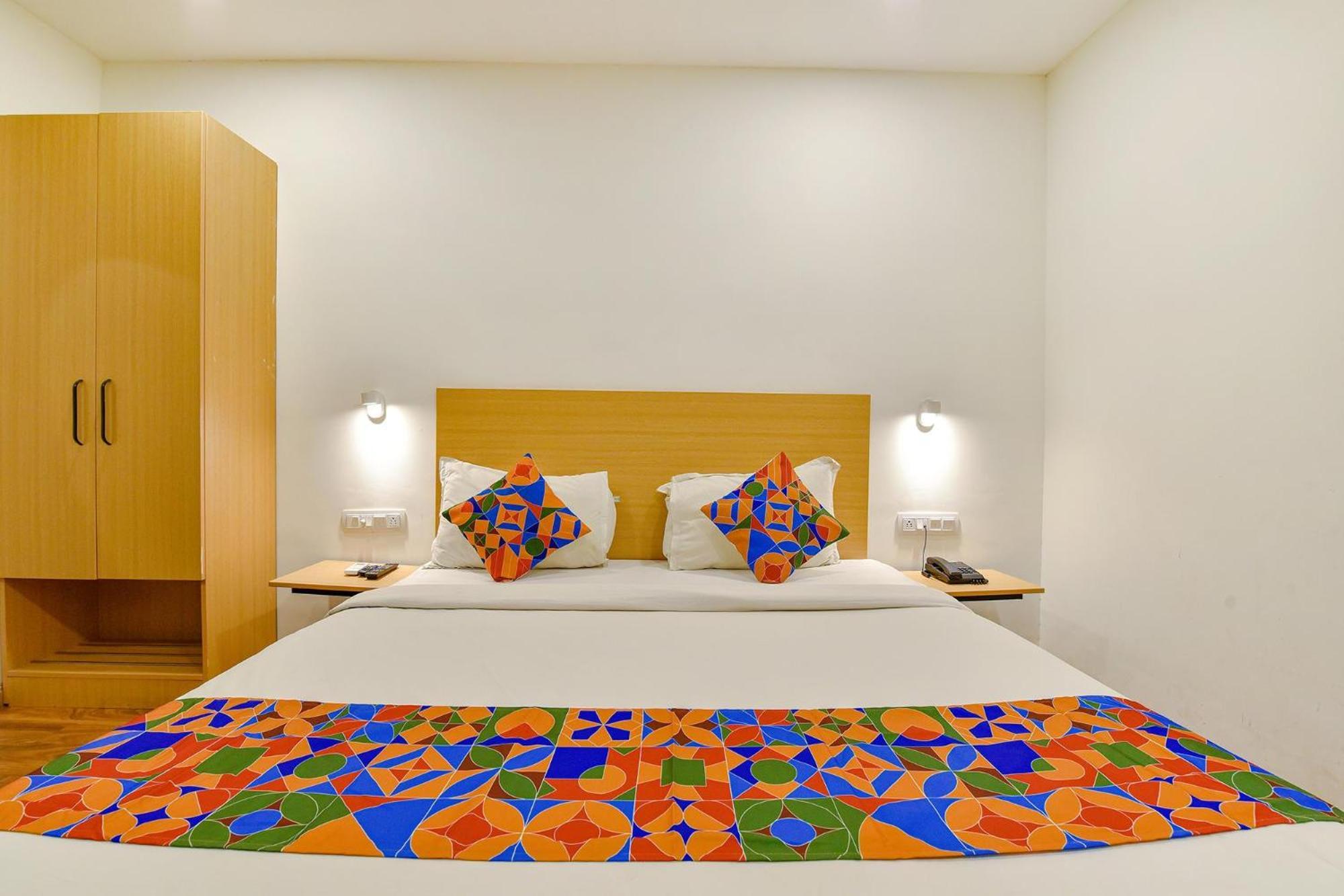 Fabhotel Ny Townhouse Ahmedabad Exterior foto