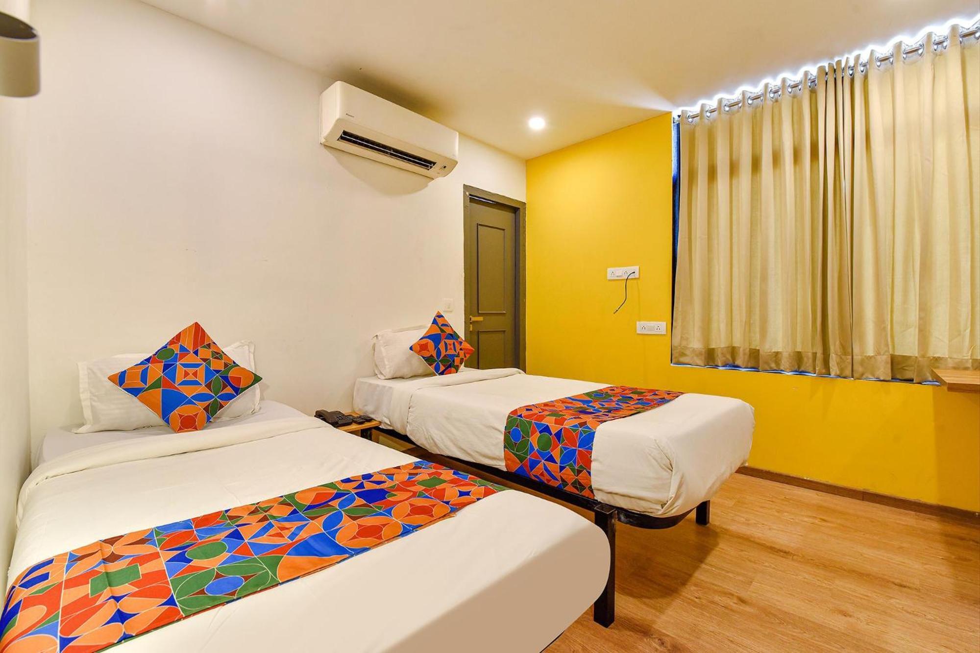 Fabhotel Ny Townhouse Ahmedabad Exterior foto
