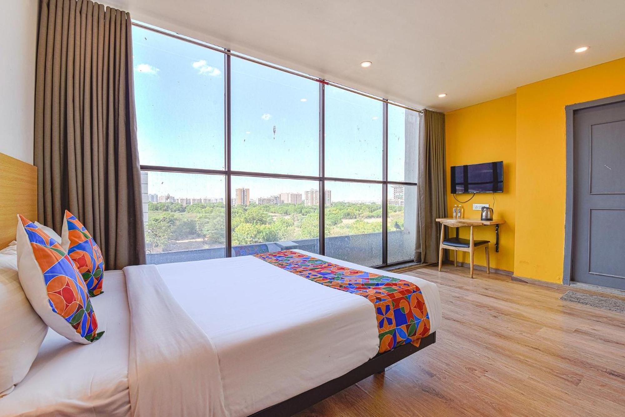 Fabhotel Ny Townhouse Ahmedabad Exterior foto